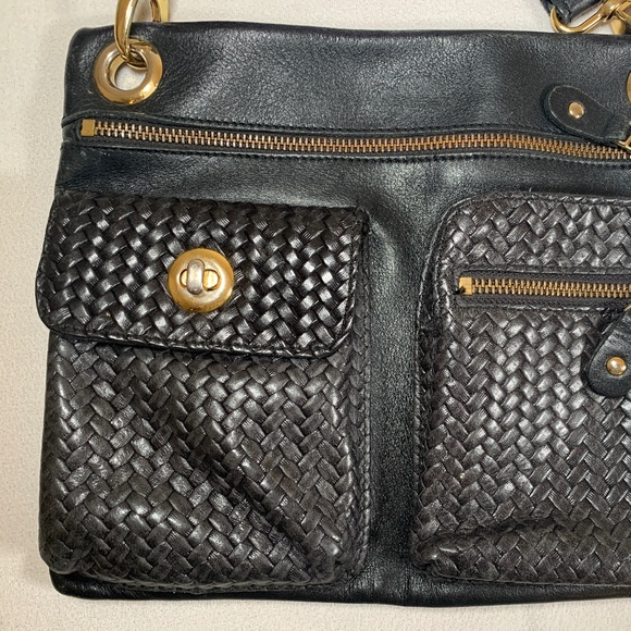 ROOTS Black Leather Flat Crossbody Villager Purse Woven Pocket Gold Hardware - Picture 1 of 8